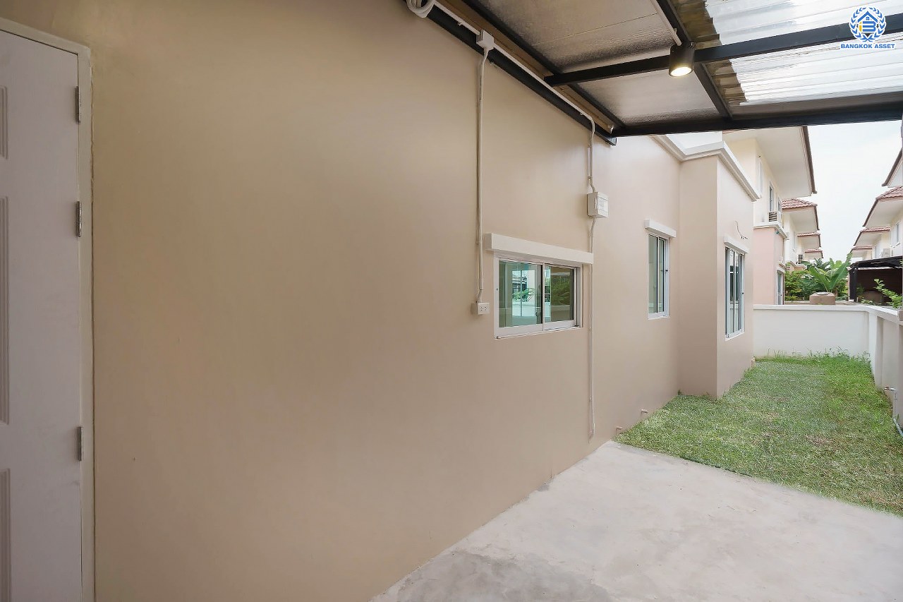 บ้านเดี่ยวมือสองนนทบุรี ม.นนทรีฟลอร่า ปิ่นเกล้า-ศาลายา เนื้อที่ 50.6 ตร.ว. ฟังก์ชัน 3 ห้องนอน 3 ห้องน้ำ 1 ห้องอเนกประสงค์ จอดรถได้ 2 คัน ส่วนกลางครบครัน ตอบโจทย์ทุกครอบครัว บนทำเลเดินทางสะดวก ใกล้เซ็นทรัลปิ่นเกล้า และจุดขึ้นทางด่วนศรีรัช